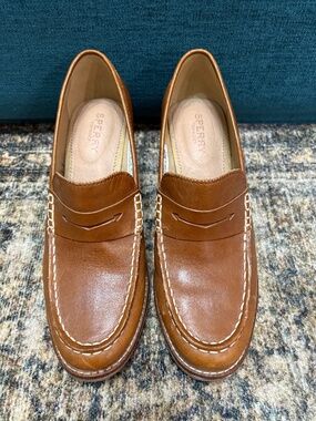 Women’s Size 8 Sperry Heeled Penny Loafers